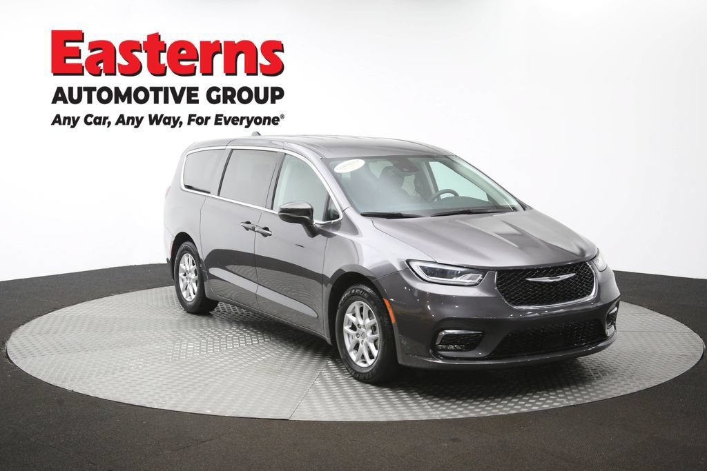 Used 2023 Chrysler Pacifica Touring-L FWD image 51