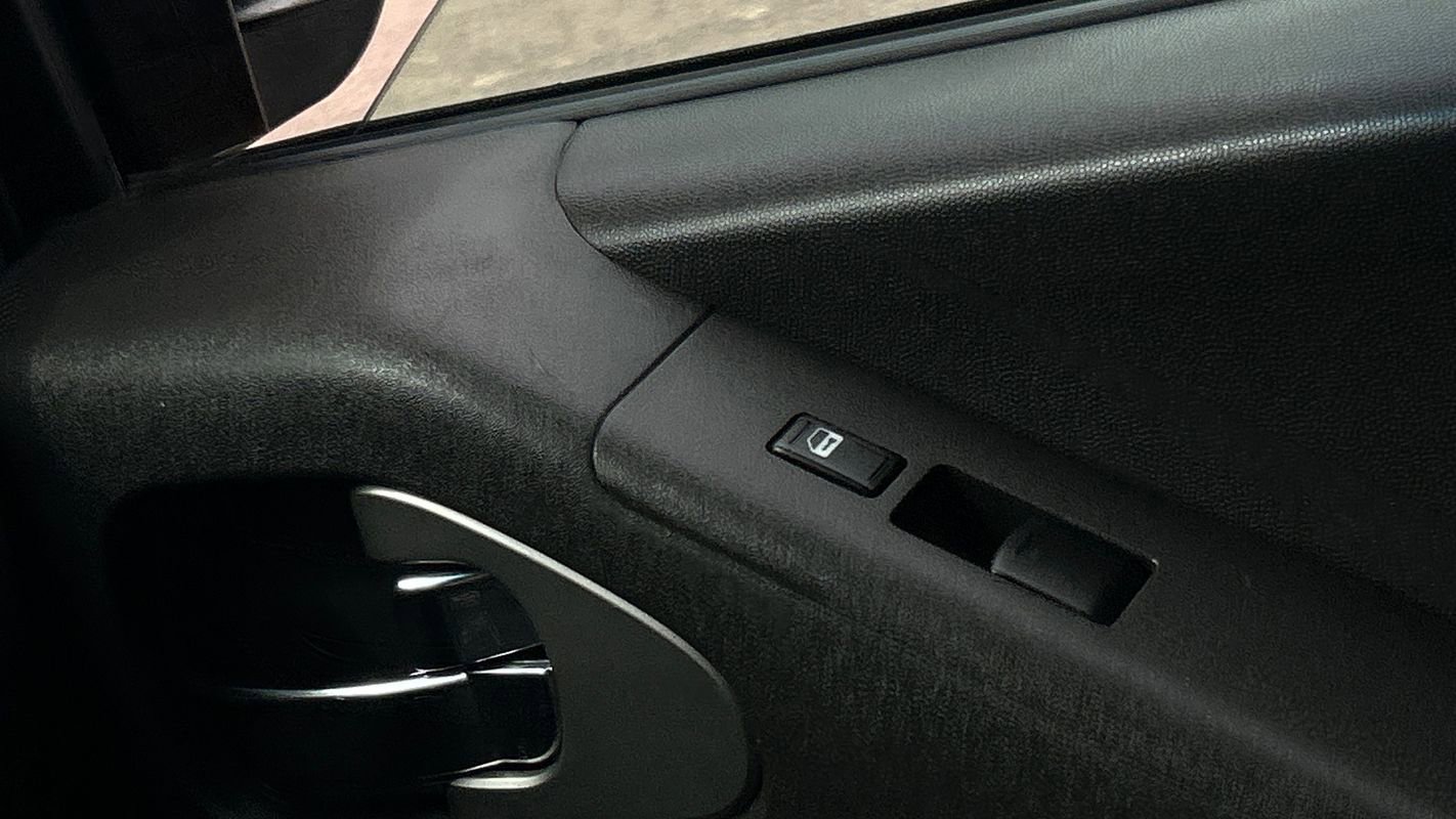 Used 2005 Nissan Frontier NISMO image 29