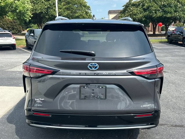 Used 2025 Toyota Sienna Limited FWD image 4