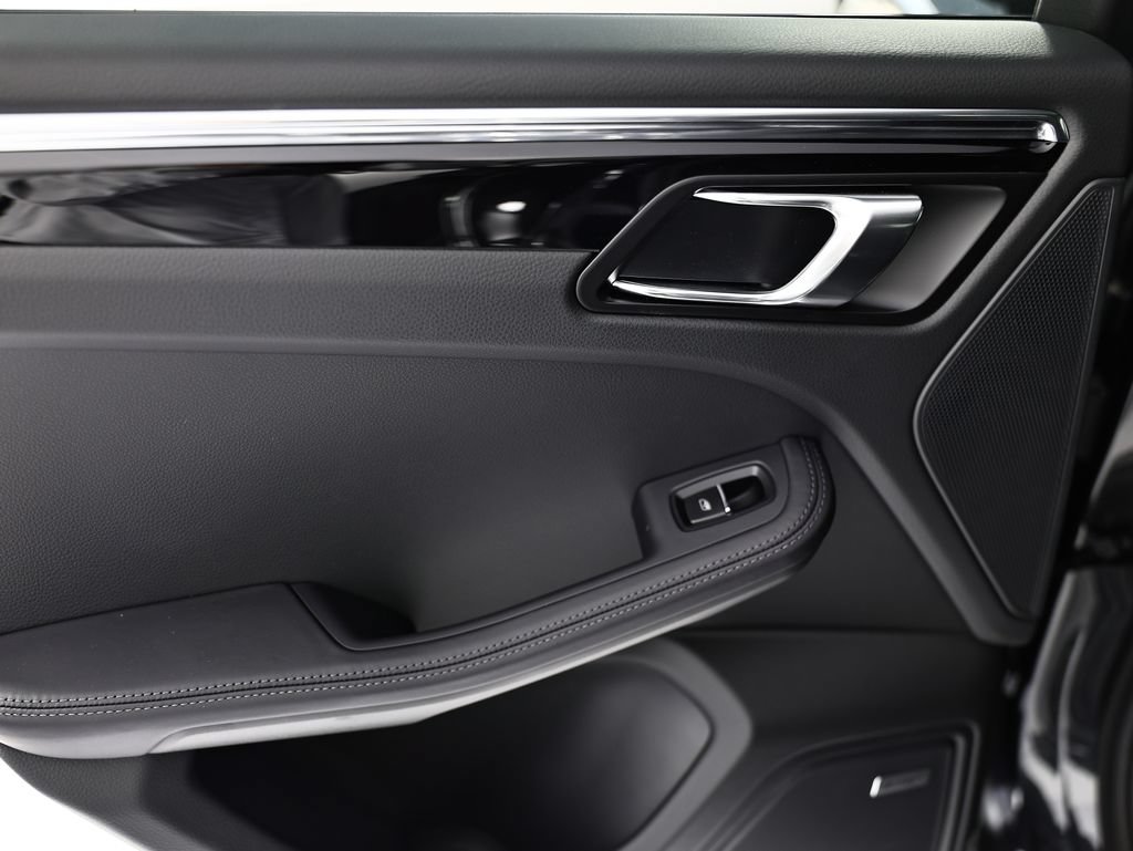 New 2026 Porsche Macan GTS AWD/4WD image 26