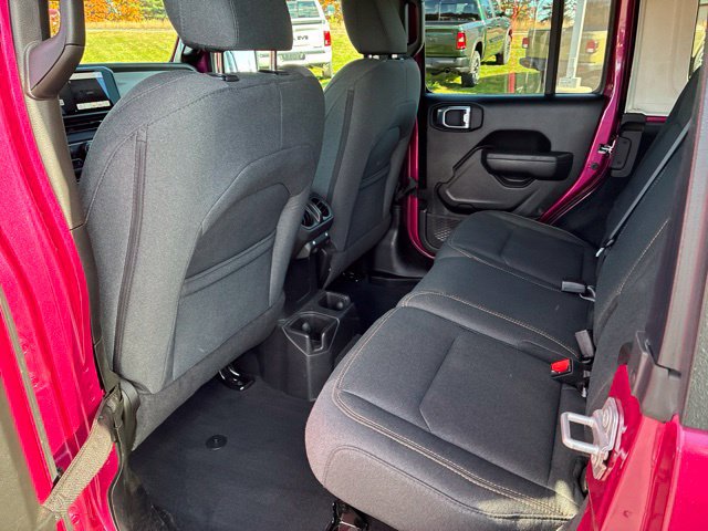 Used 2024 Jeep Wrangler Unlimited Sport AWD/4WD image 19