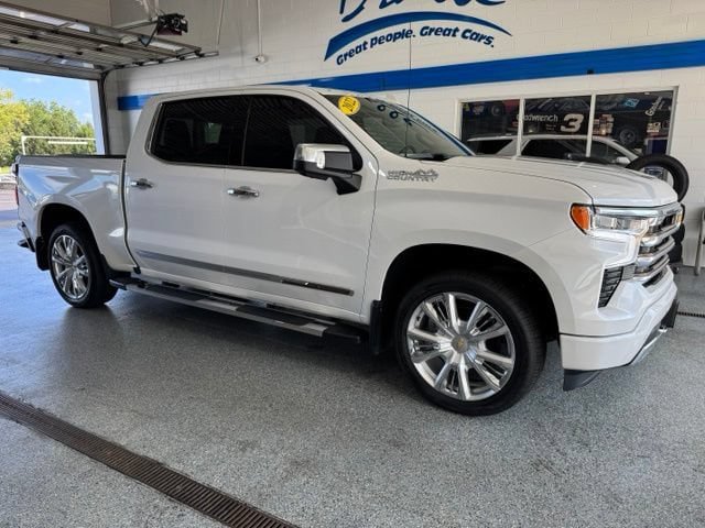 Used 2022 Chevrolet Silverado 1500 High Country w/ High Country Premium Package AWD/4WD image 12