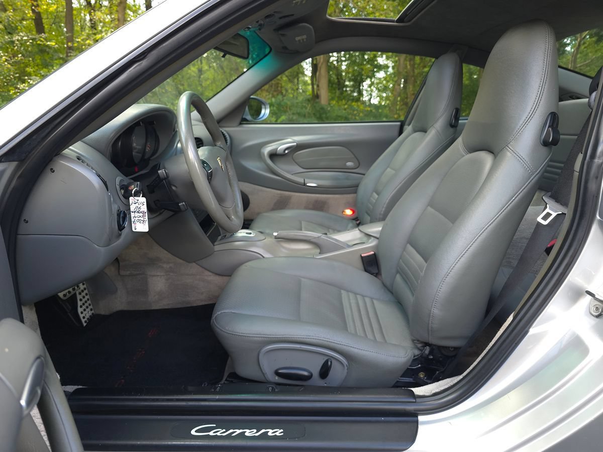 Used 2004 Porsche 911 Carrera 4S AWD/4WD image 10