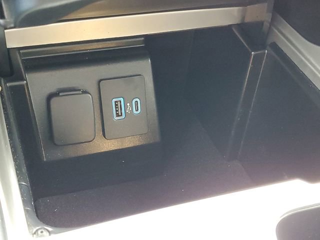 Used 2022 Ford Explorer XLT image 26