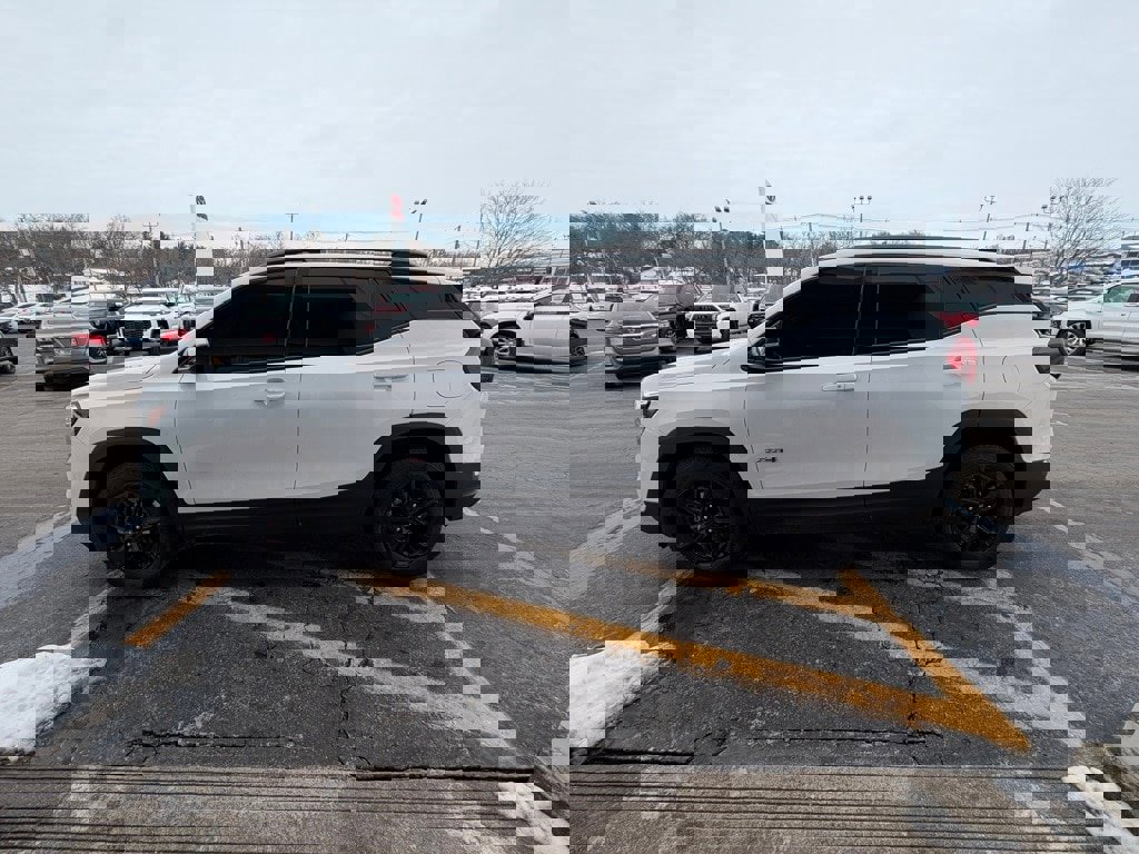 Used 2023 GMC Terrain AT4 image 8