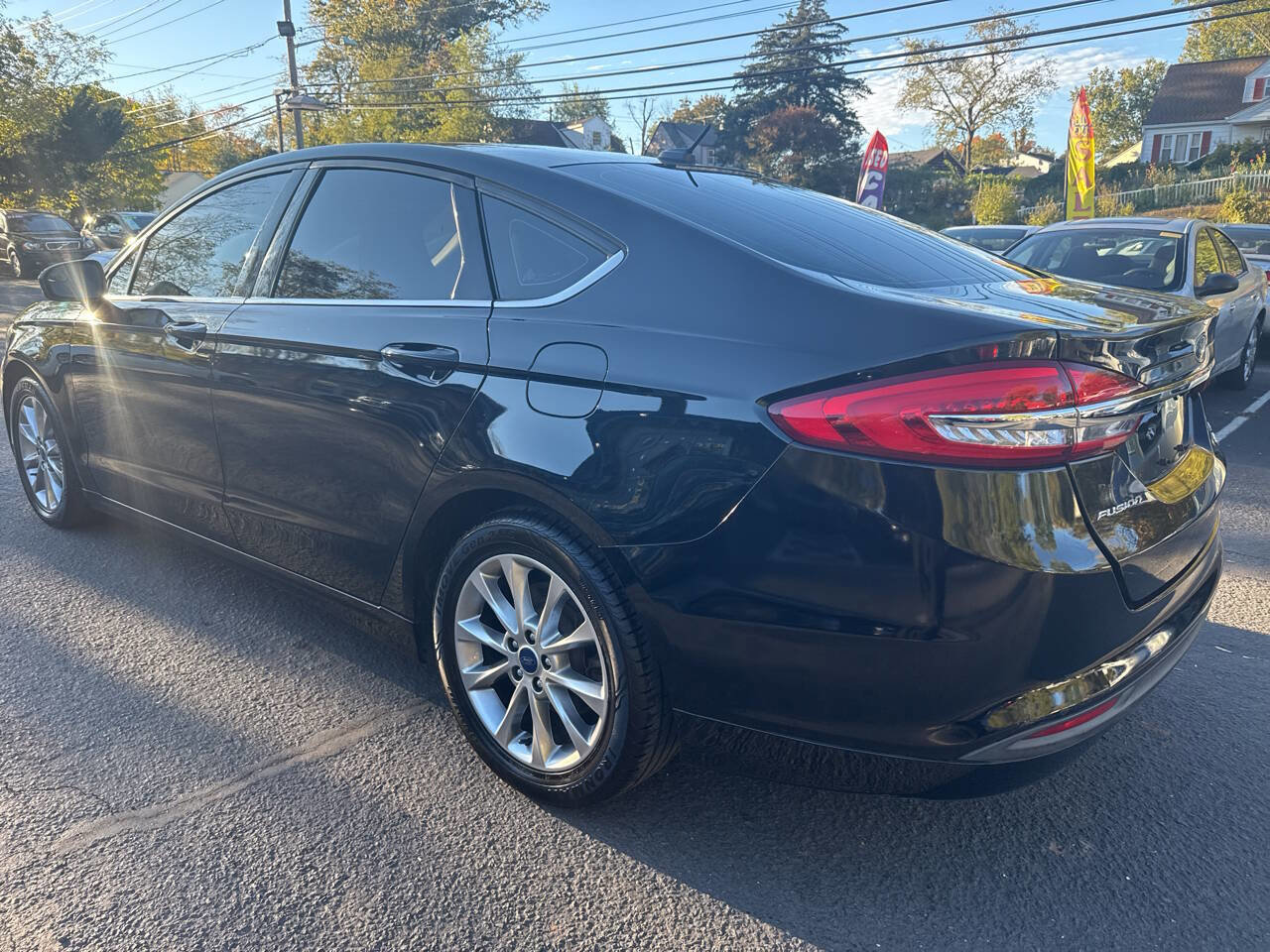 Used 2017 Ford Fusion SE image 7