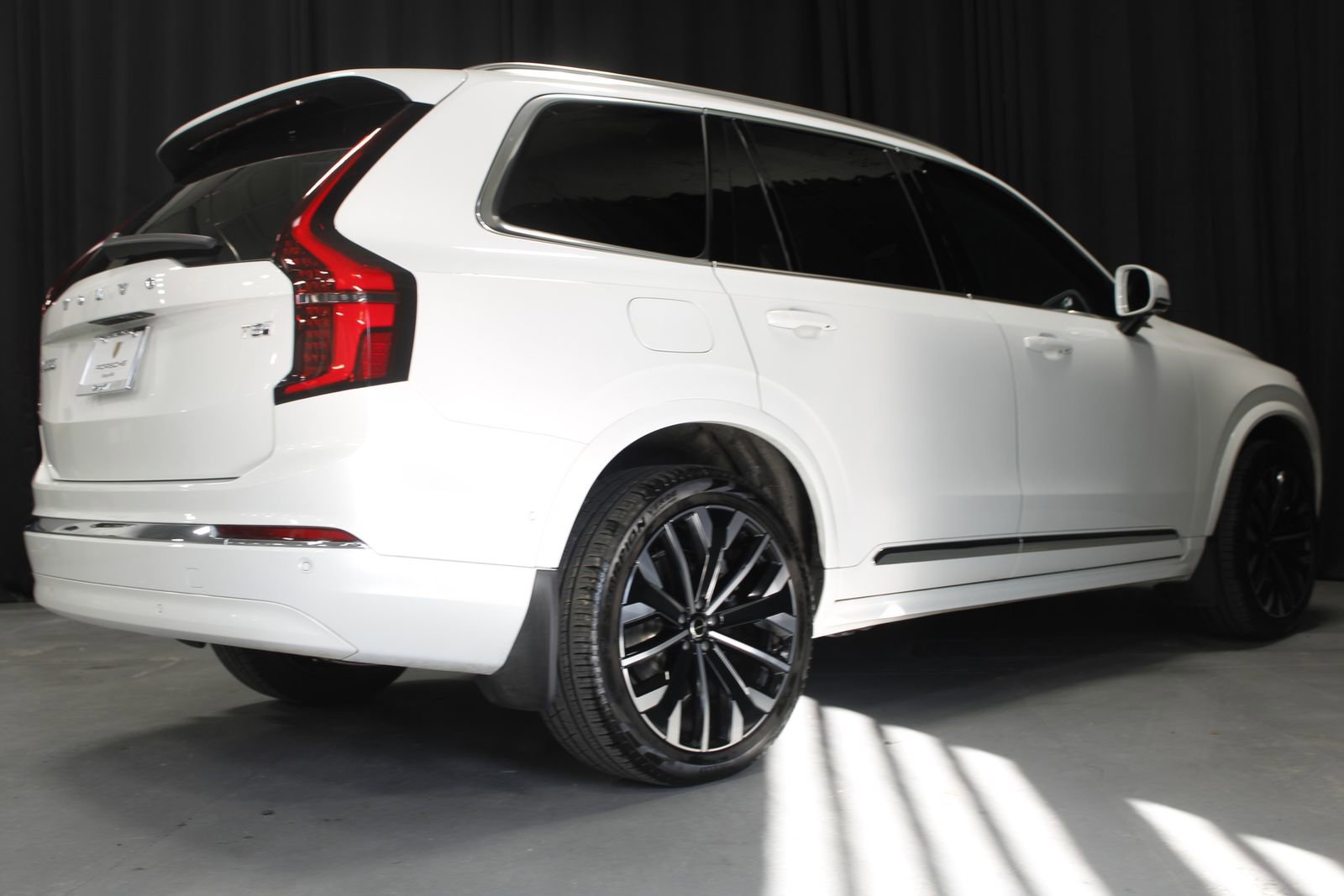 Used 2025 Volvo XC90 T8 Ultra image 3
