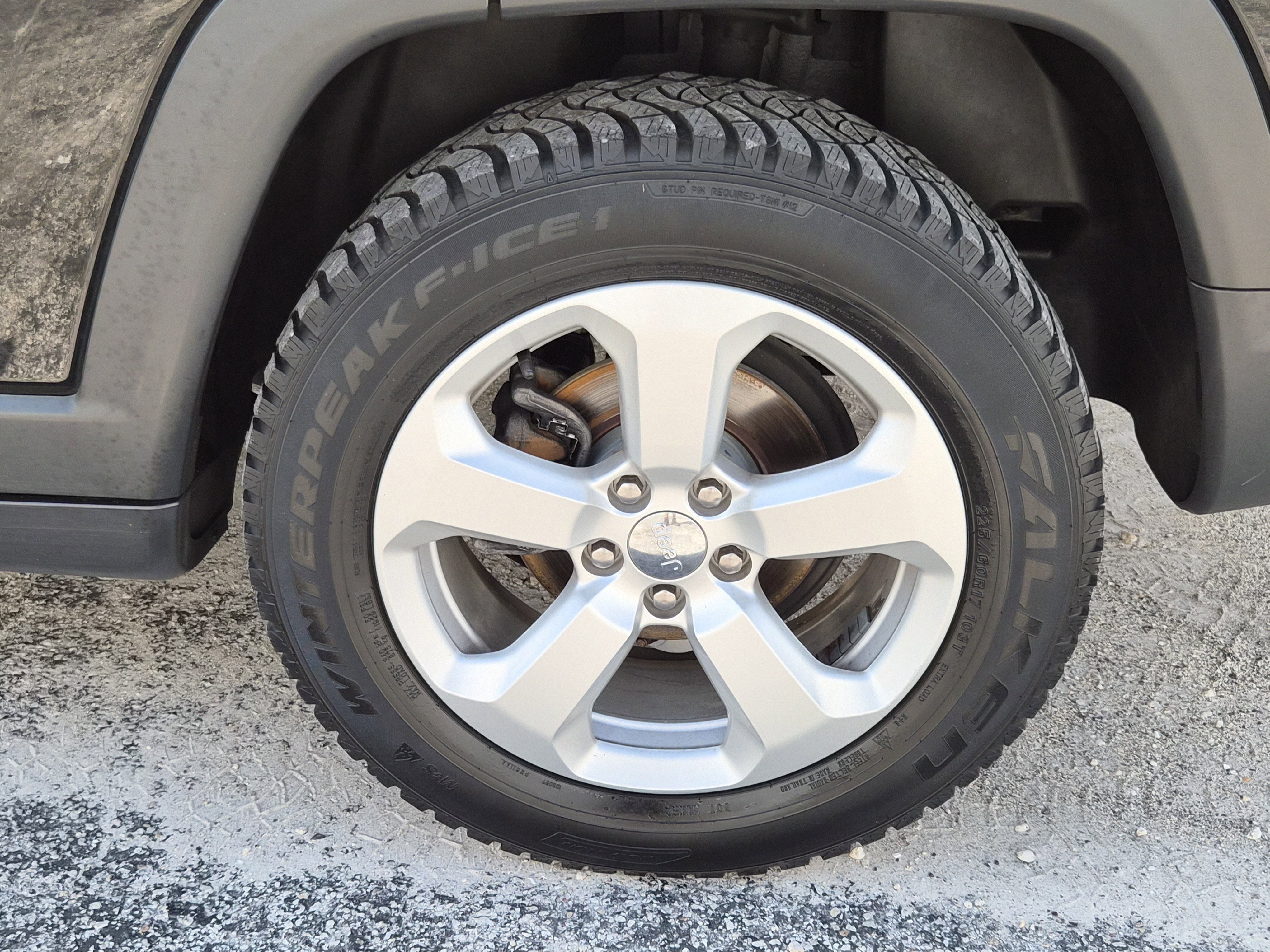 Used 2018 Jeep Compass Latitude w/ Cold Weather Group image 10