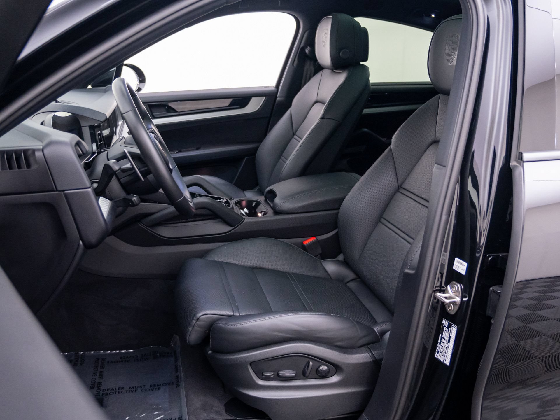 Certified 2025 Porsche Cayenne Coupe AWD/4WD image 5