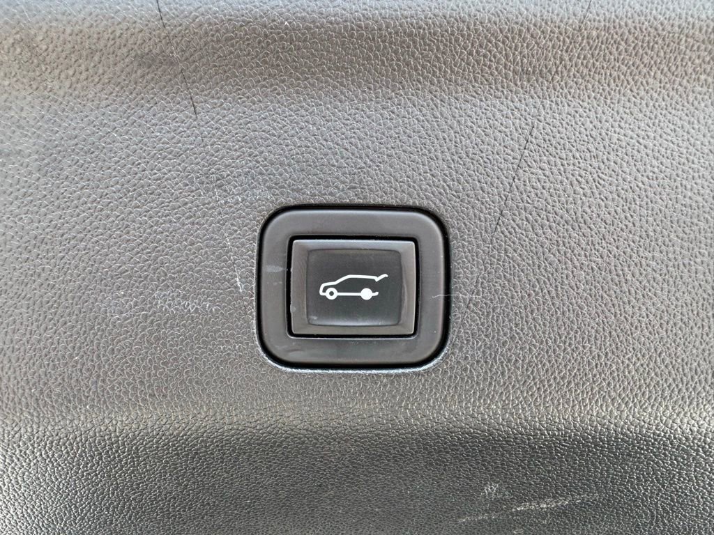 Used 2022 Chevrolet Tahoe Z71 w/ Luxury Package image 36