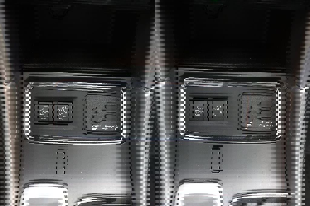 Used 2022 Subaru Ascent Limited w/ Technology Package image 26