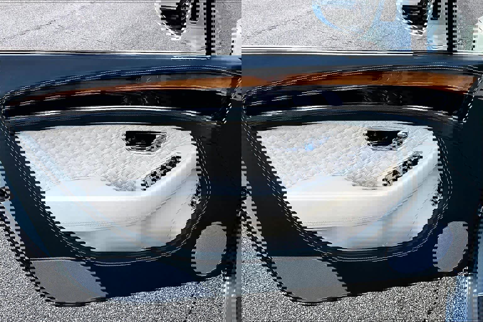 Used 2023 Bentley Continental GT Azure image 18