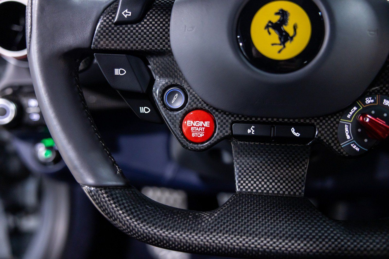 Used 2019 Ferrari 812 Superfast RWD image 43