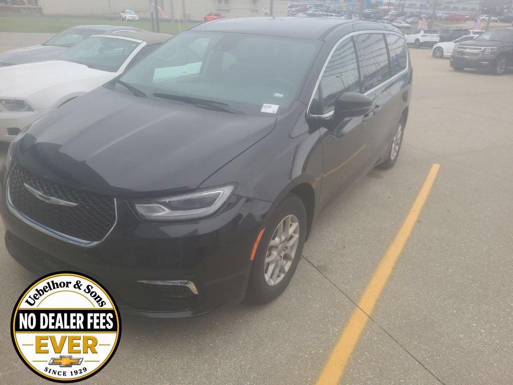 Used 2024 Chrysler Pacifica Touring-L