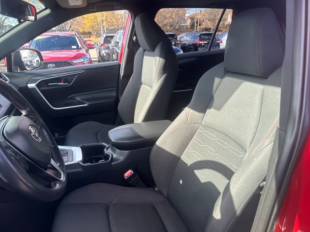 Used 2022 Toyota RAV4 SE image 16