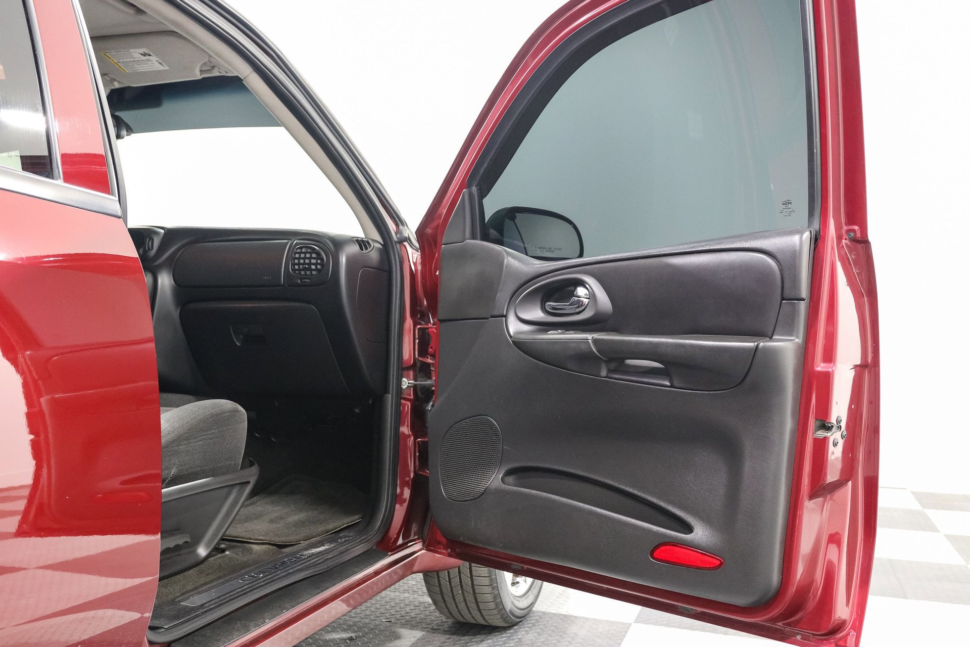 Used 2008 Chevrolet TrailBlazer SS w/ Sun And Sound Package RWD image 18
