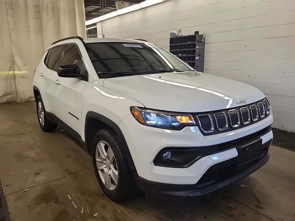Used 2022 Jeep Compass Latitude w/ Sun and Sound Group image 2