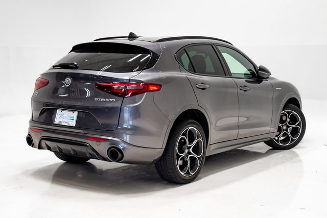 Used 2023 Alfa Romeo Stelvio Veloce AWD/4WD image 32