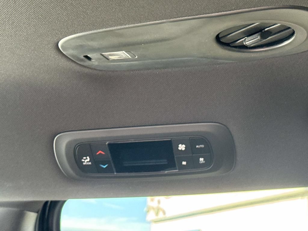 New 2026 Chrysler Pacifica Select FWD image 10