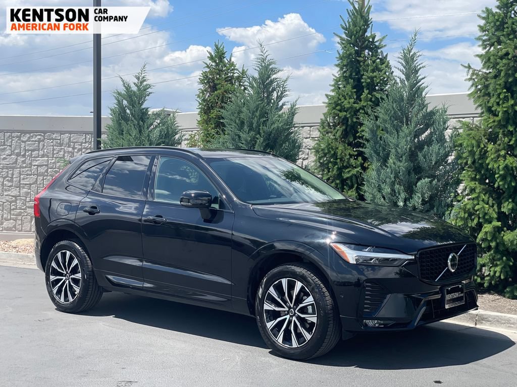 Used 2025 Volvo XC60 B5 Plus AWD/4WD image 11