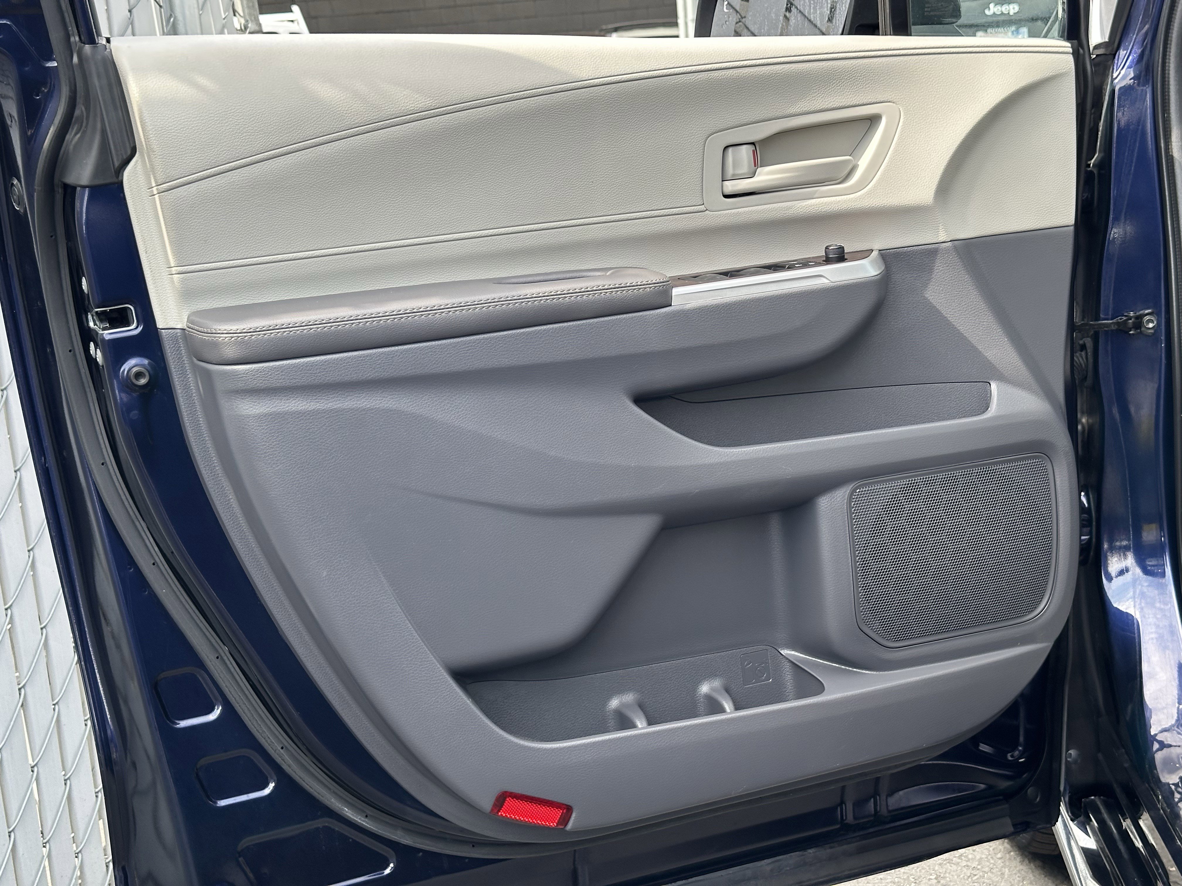 Used 2023 Toyota Sienna LE image 24
