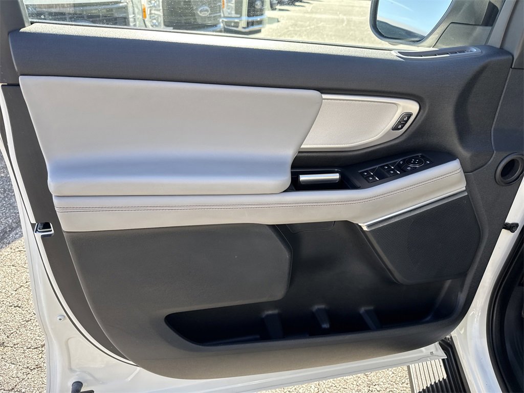 Used 2025 Ford Expedition Active image 10