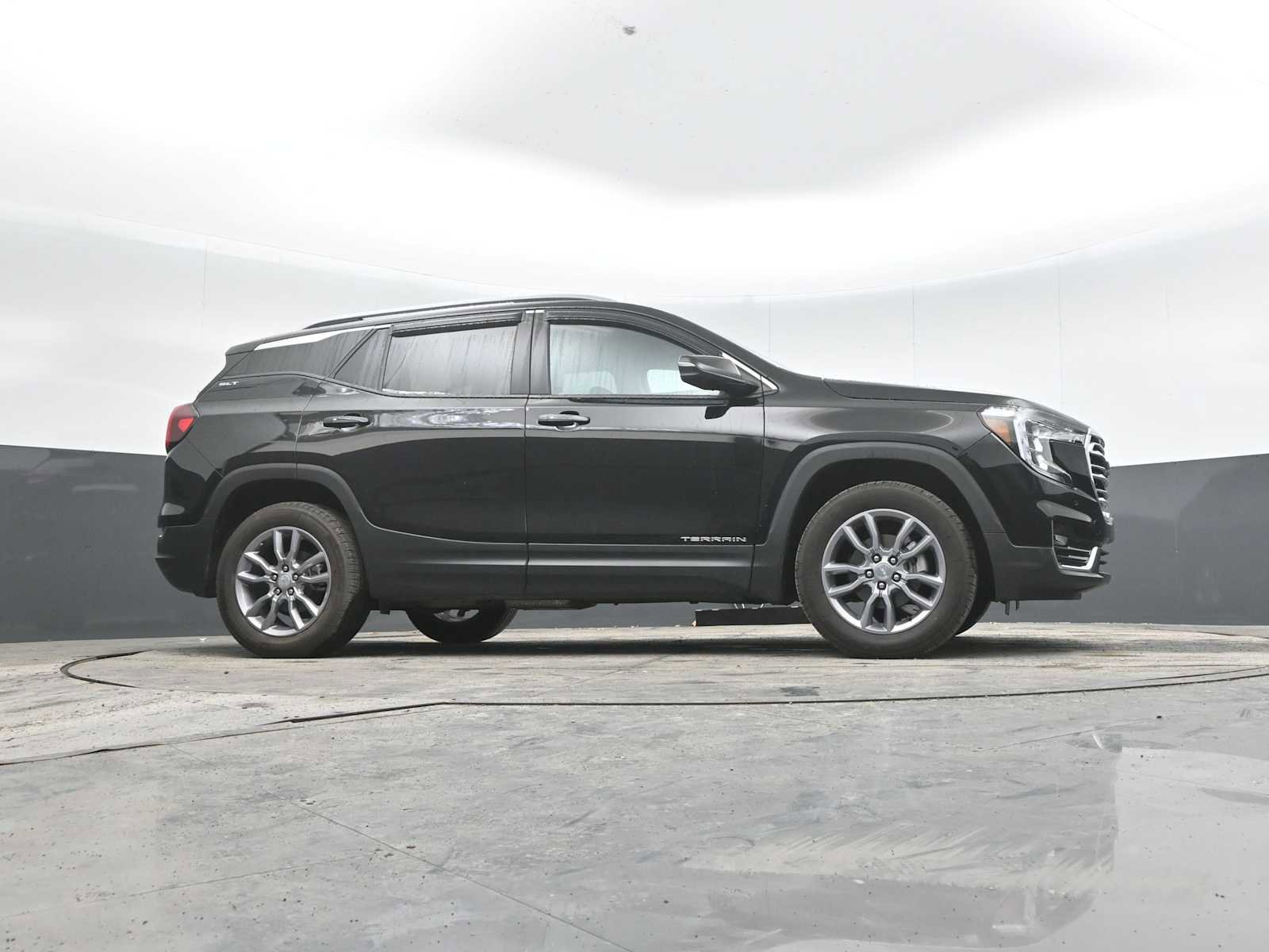 Used 2022 GMC Terrain SLT w/ Infotainment Package II image 27