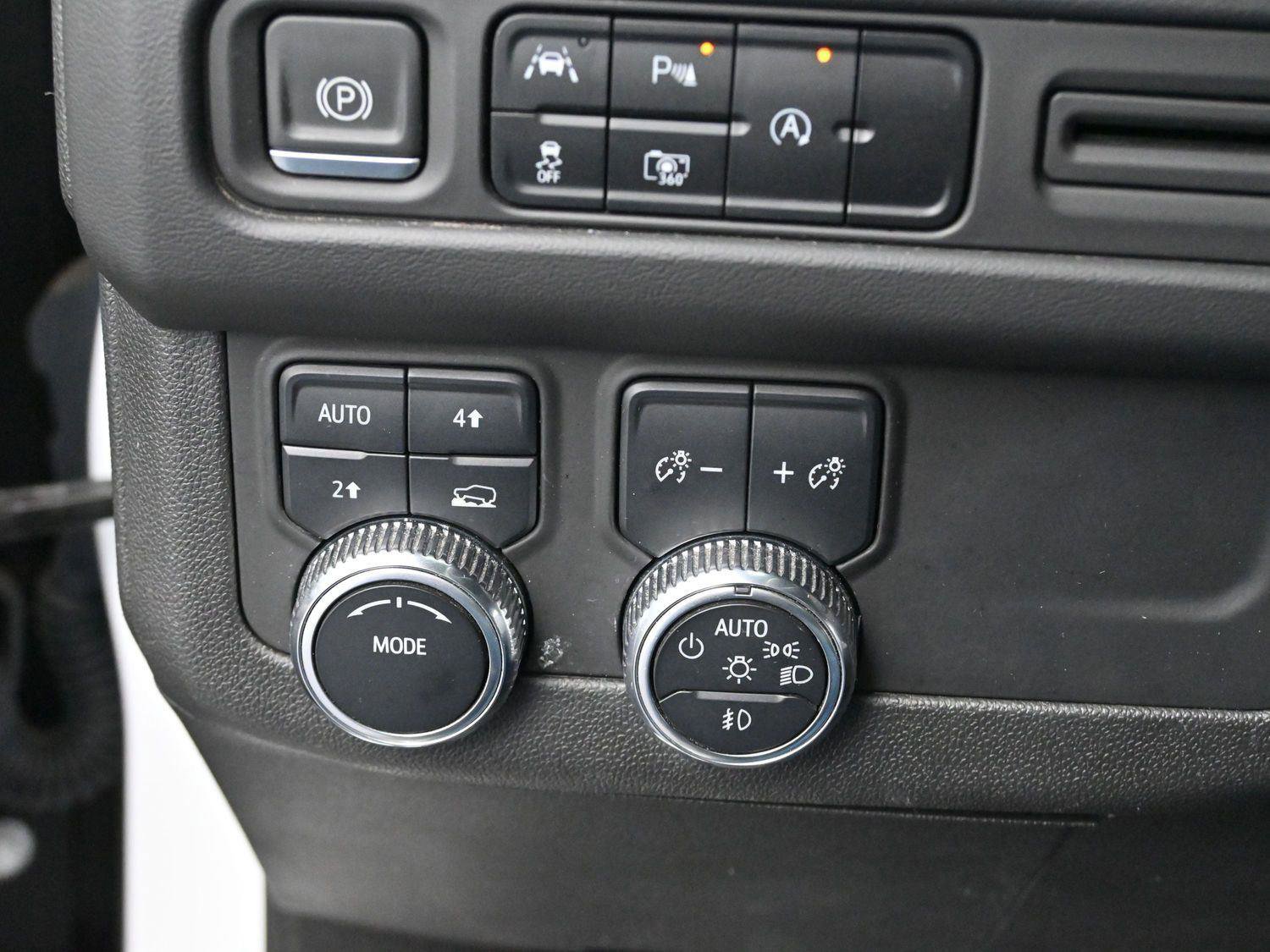 Used 2023 GMC Yukon SLT w/ SLT Premium Package image 27