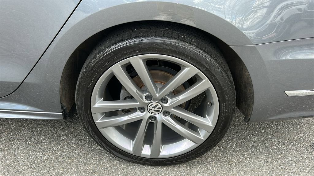 Used 2018 Volkswagen Passat 2.0T R-Line FWD image 8