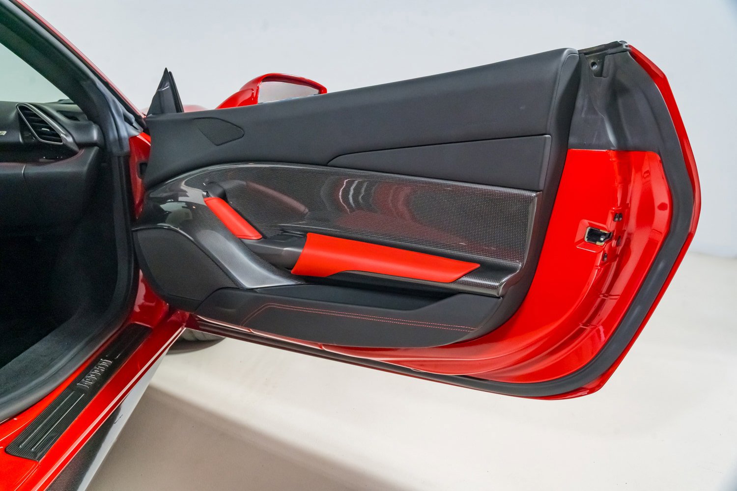 Used 2018 Ferrari 488 GTB RWD image 25