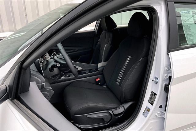 Used 2025 Hyundai Elantra SEL image 11