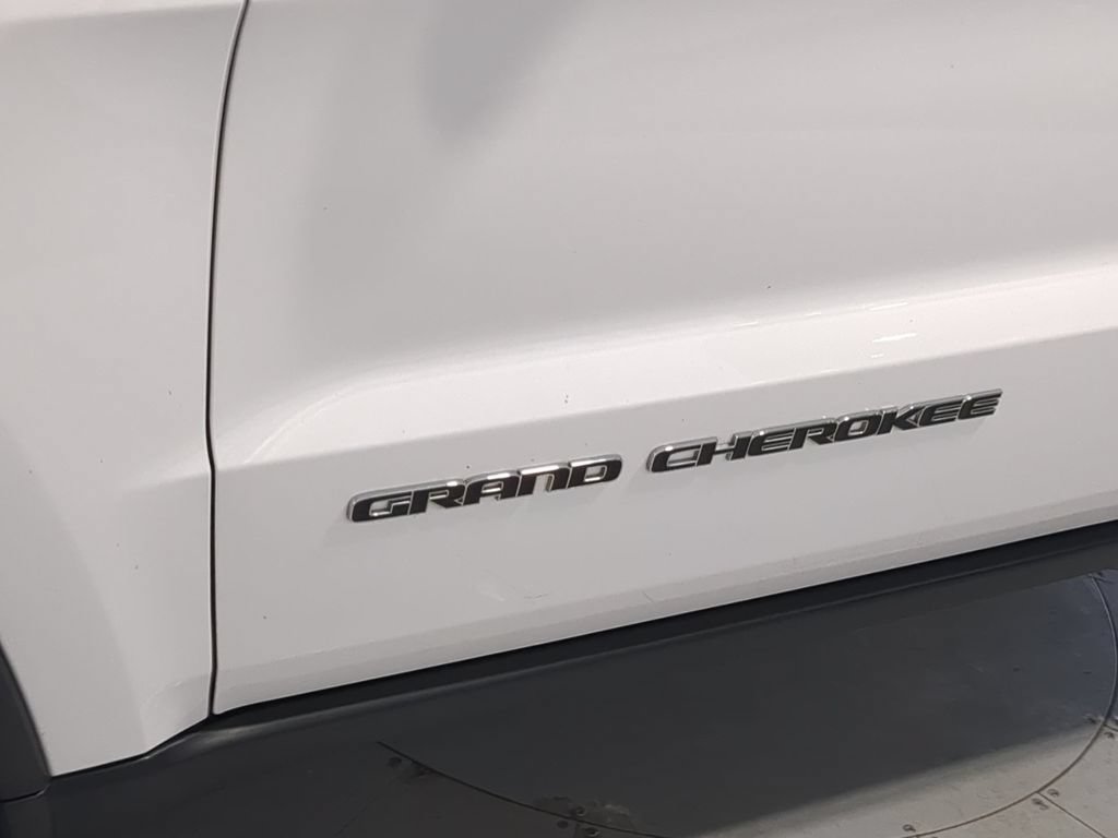 Used 2019 Jeep Grand Cherokee Limited AWD/4WD image 16