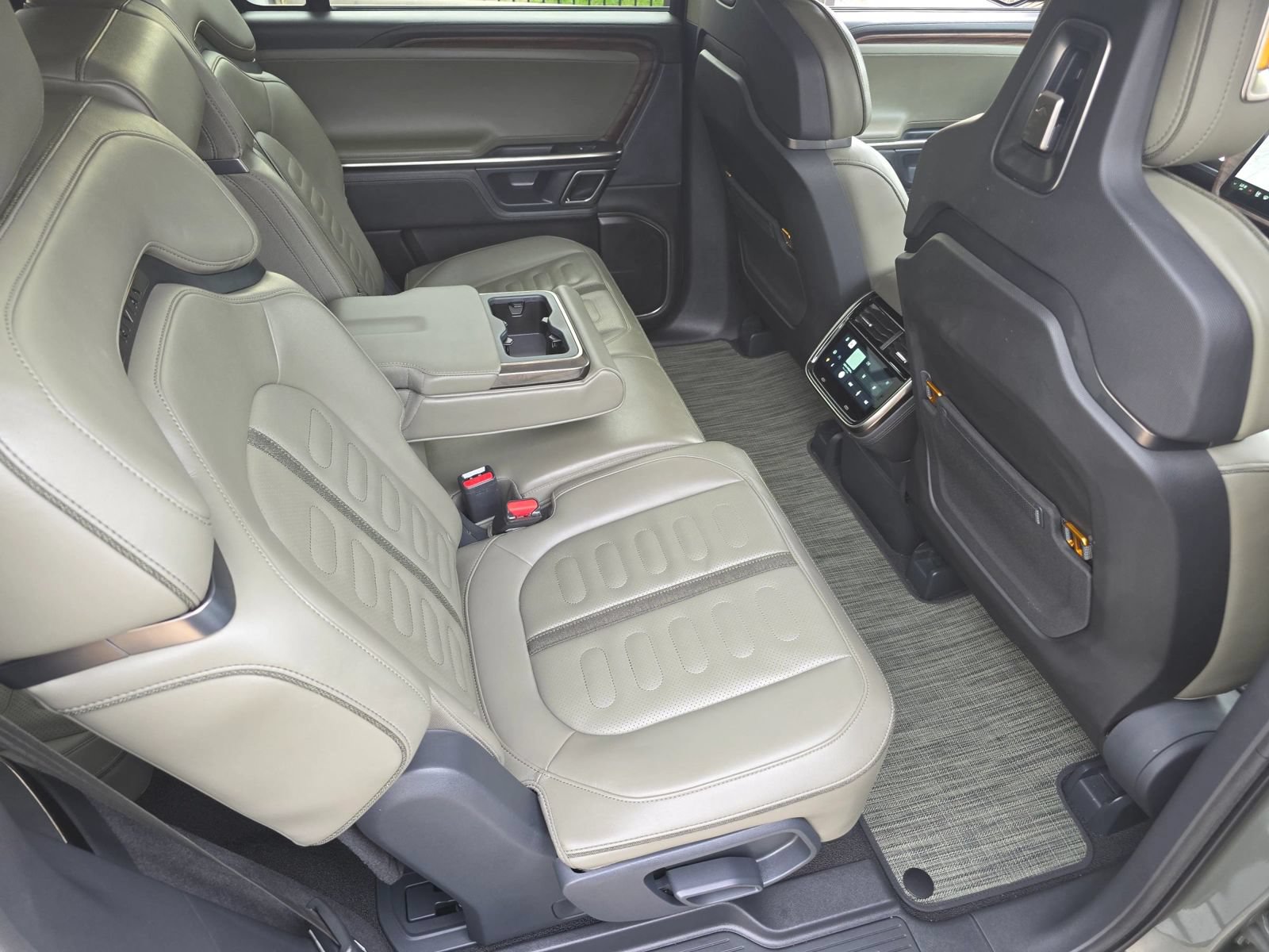 Used 2023 Rivian R1S Launch Edition Quad AWD/4WD image 31