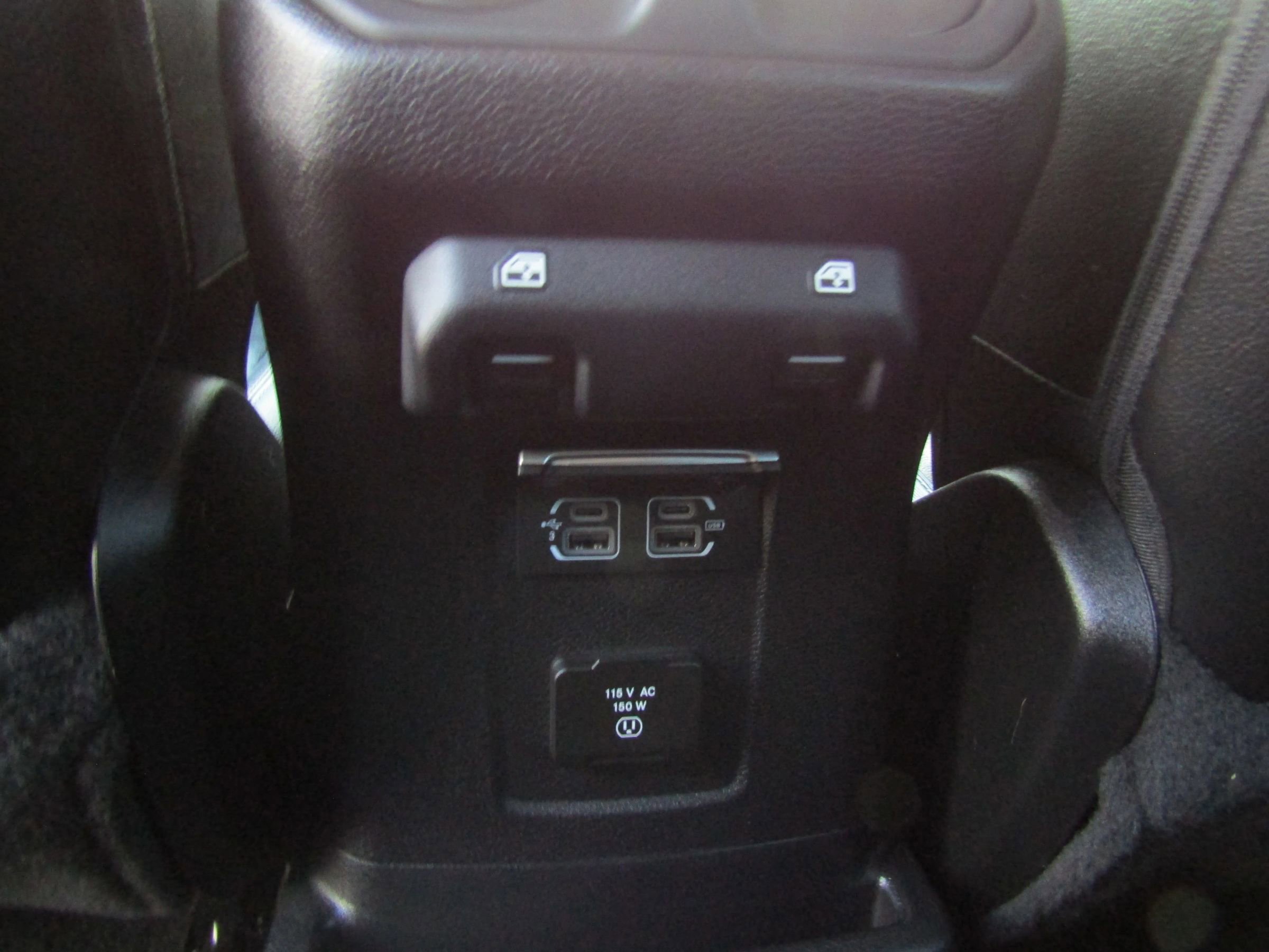 Used 2018 Jeep Wrangler Unlimited Sahara image 15