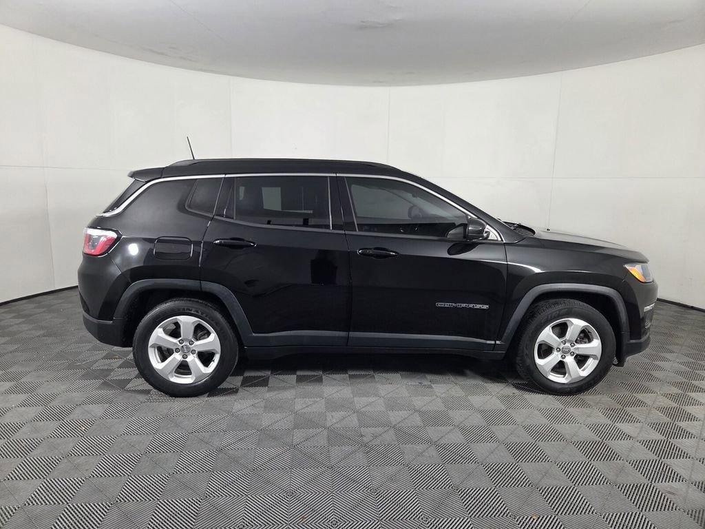 Used 2019 Jeep Compass Latitude FWD image 4