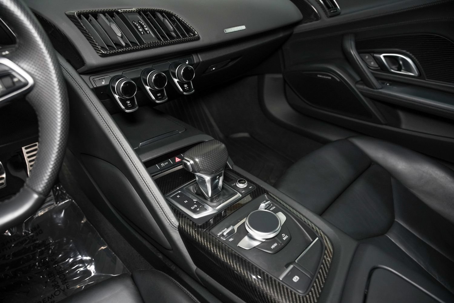 Used 2018 Audi R8 V10 w/ Premium Package RWD image 40