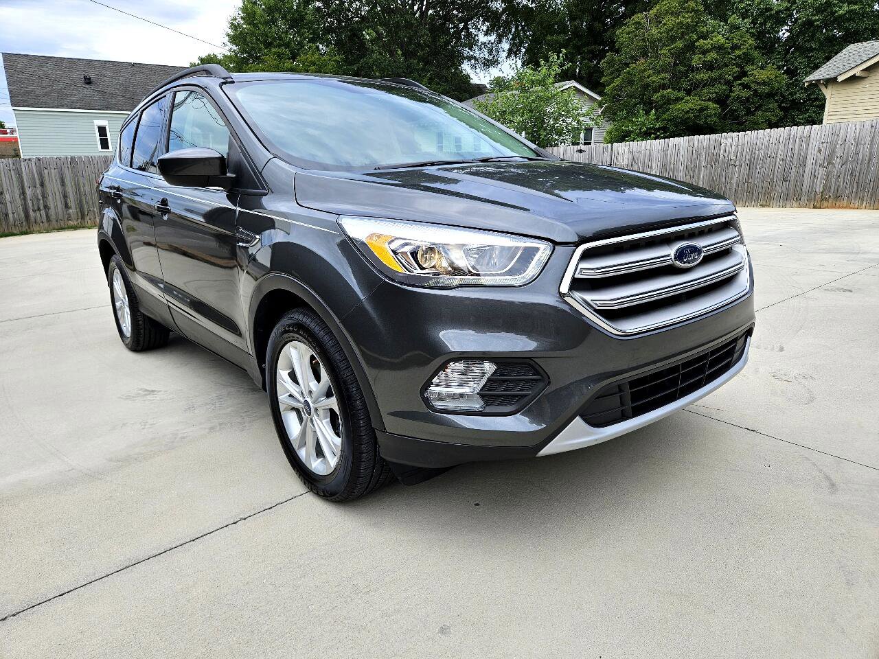 Used 2019 Ford Escape SEL image 3