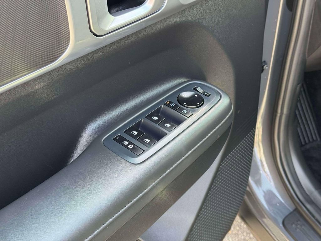 Used 2025 Hyundai Santa Fe SEL image 15