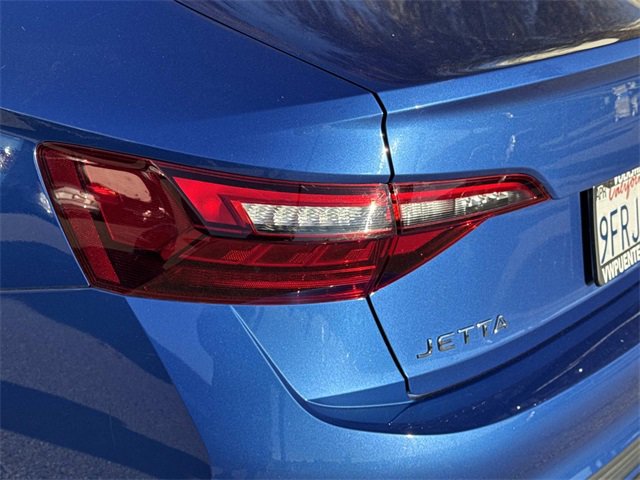 Used 2023 Volkswagen Jetta SE w/ Panoramic Sunroof Package image 6