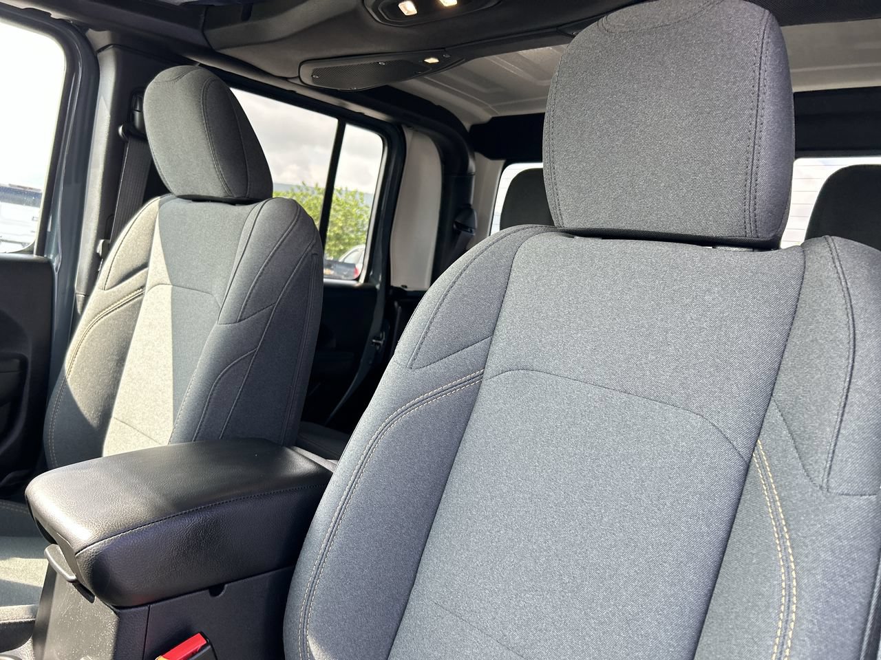 Used 2025 Jeep Gladiator Sport AWD/4WD image 21