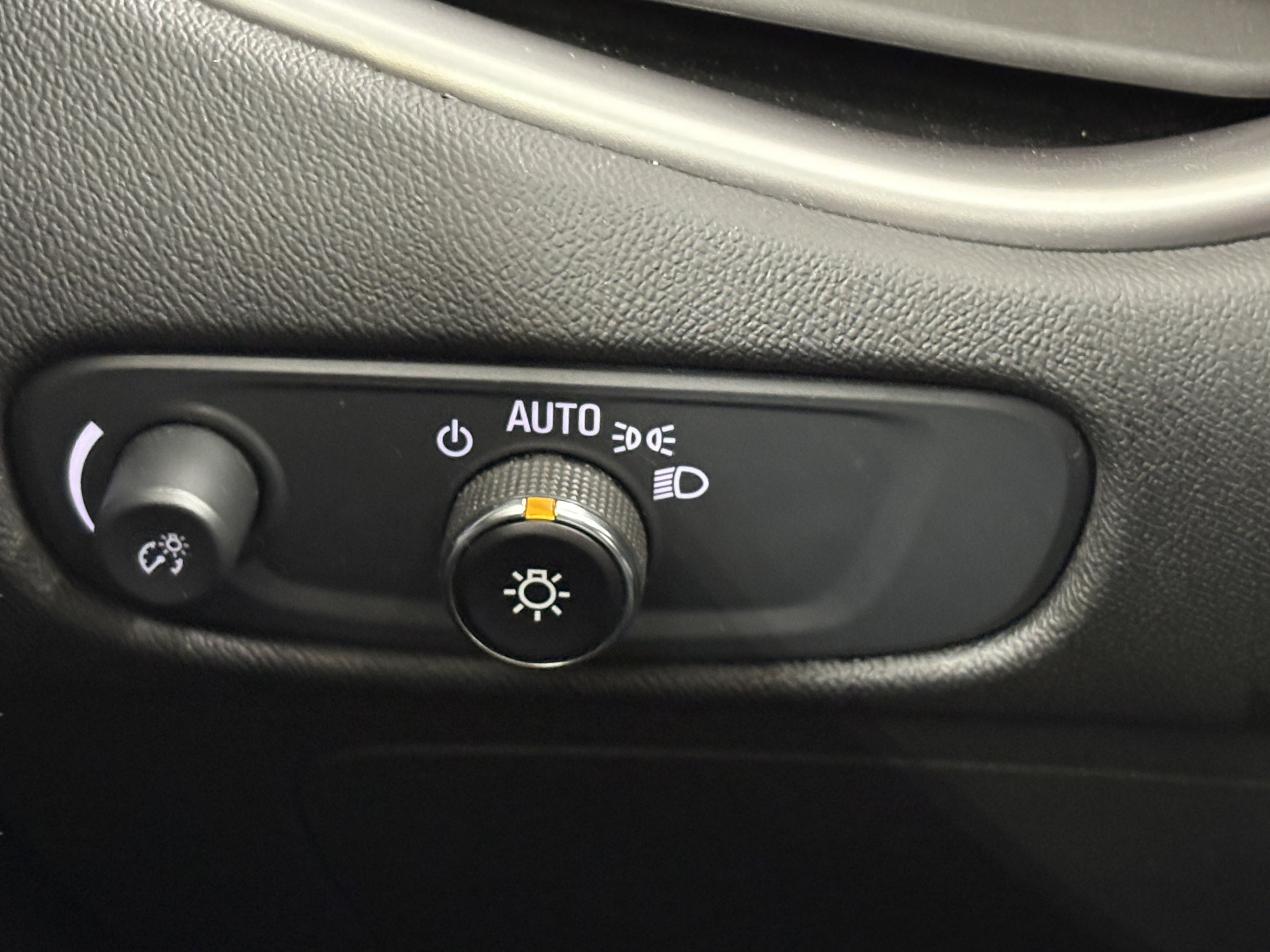 Used 2025 Chevrolet Malibu LT FWD image 18