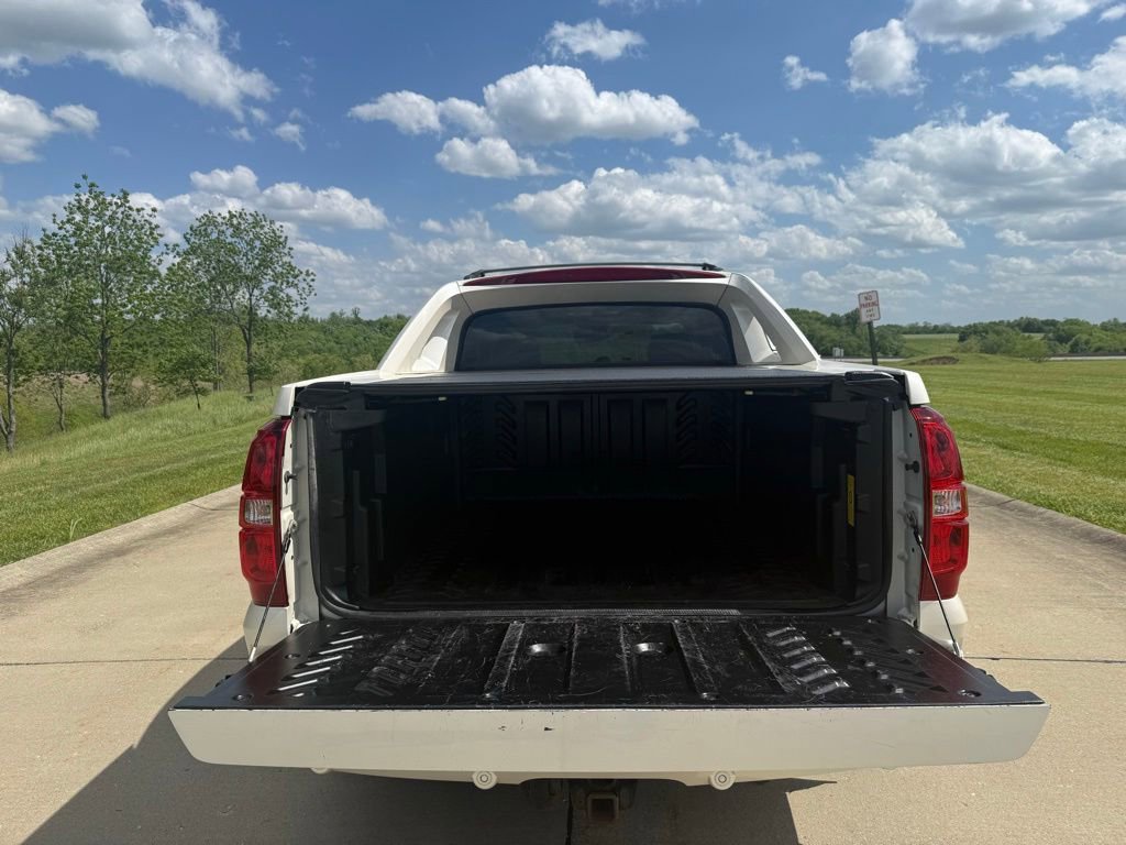 Used 2013 Chevrolet Avalanche LTZ AWD/4WD image 5