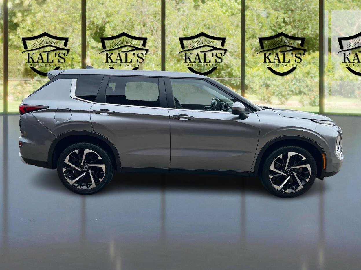 Used 2024 Mitsubishi Outlander SE image 4