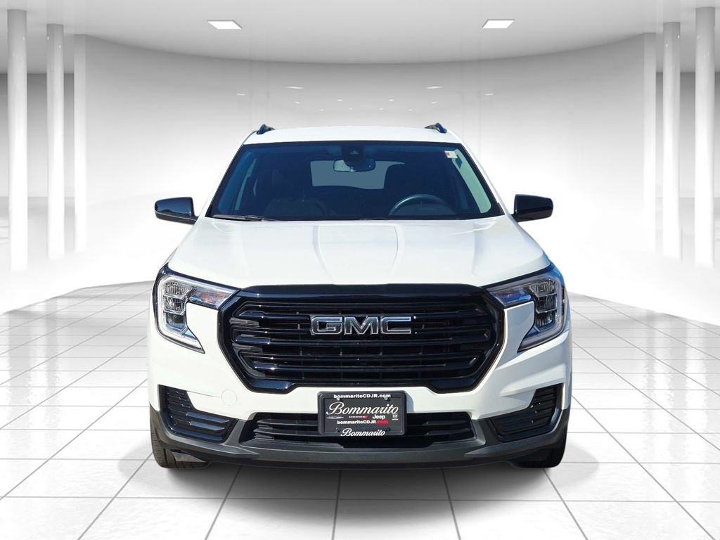 Used 2024 GMC Terrain SLE w/ Driver Convenience Package FWD image 8