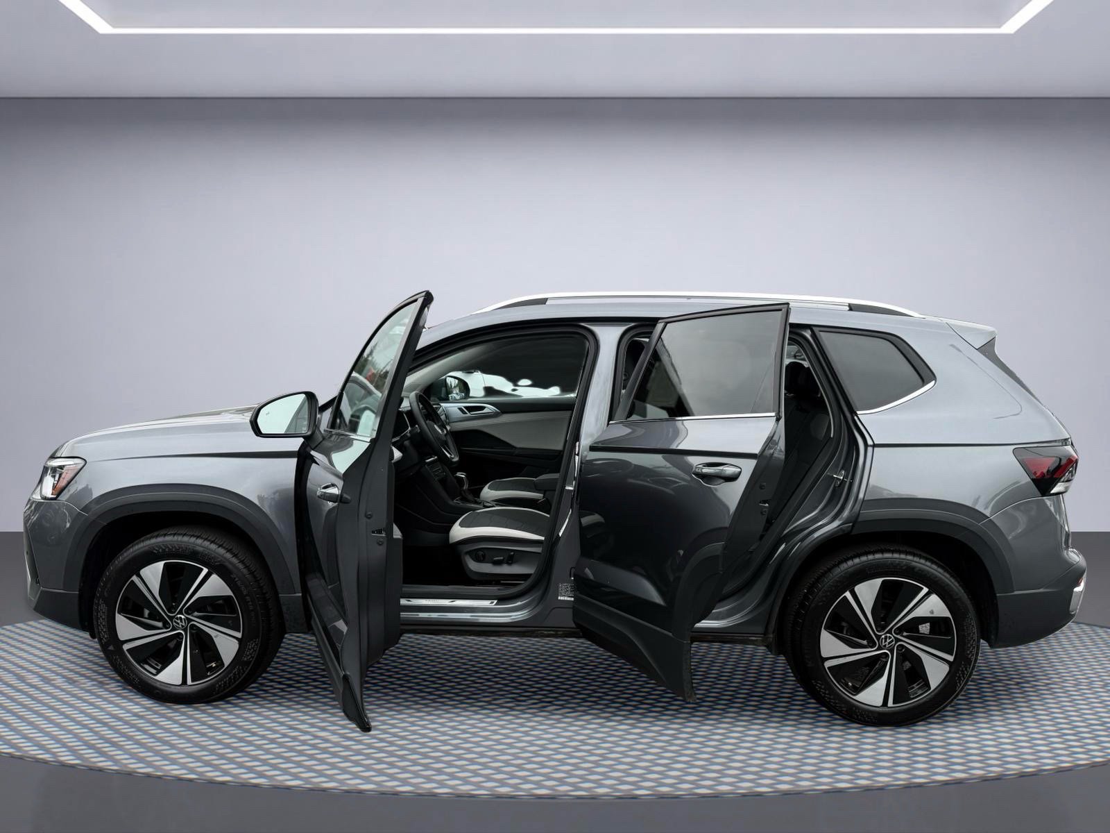 Used 2025 Volkswagen Taos SE AWD/4WD image 11
