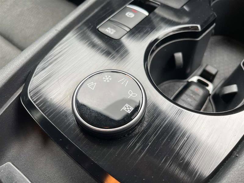 Used 2024 Nissan Rogue SV image 32