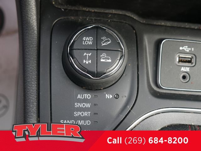 Used 2021 Jeep Cherokee Trailhawk image 35