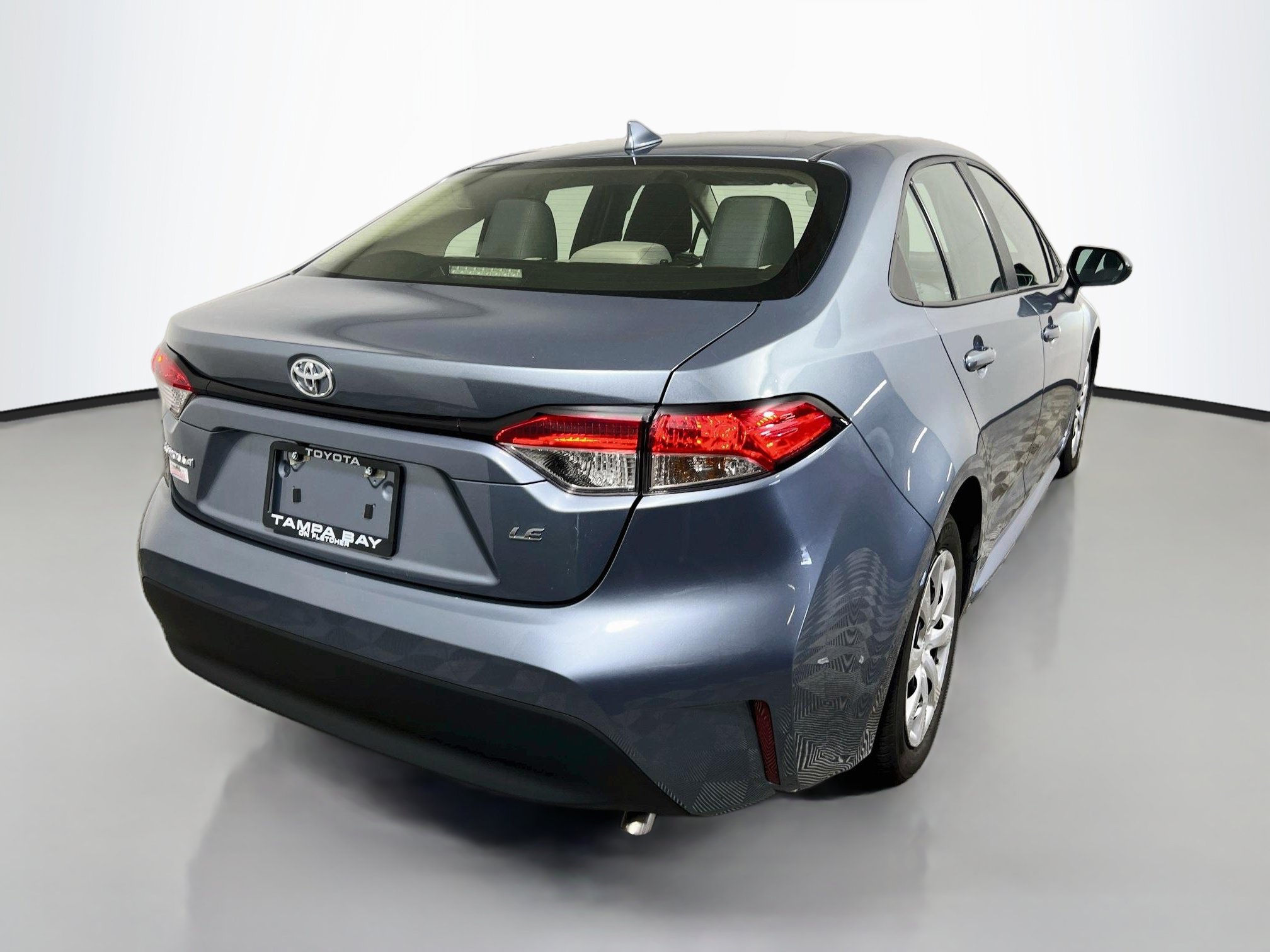 Used 2025 Toyota Corolla LE FWD image 4