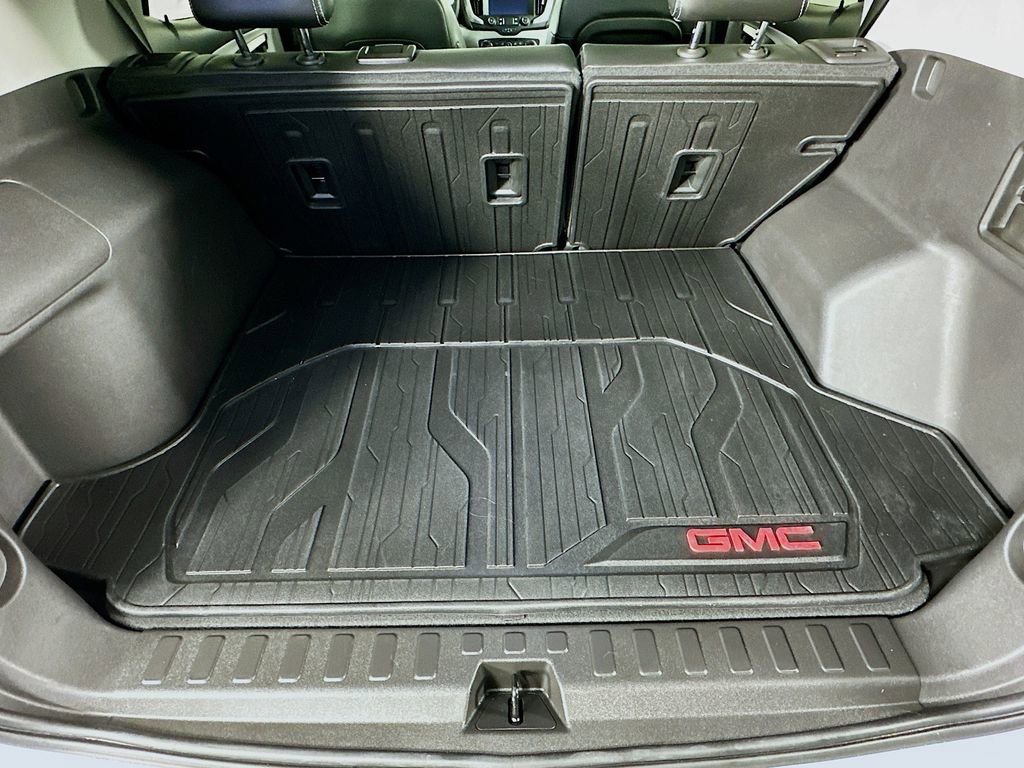 Used 2023 GMC Terrain SLT image 32