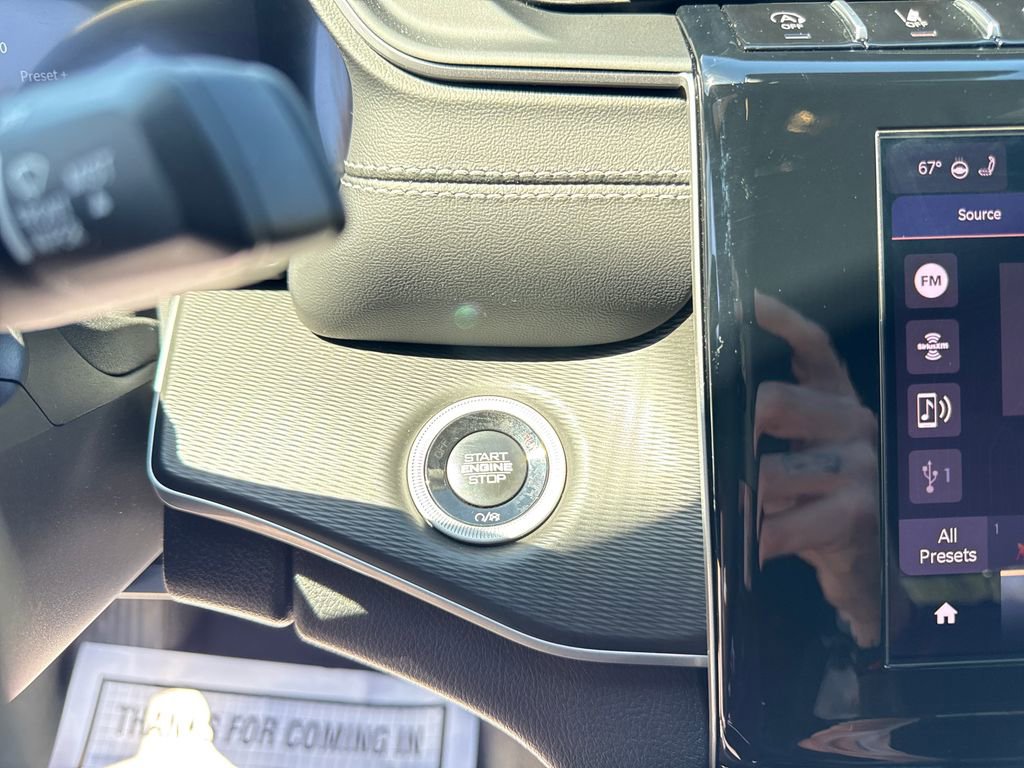 Certified 2025 Jeep Grand Cherokee L Laredo w/ Luxury Tech Group I AWD/4WD image 17